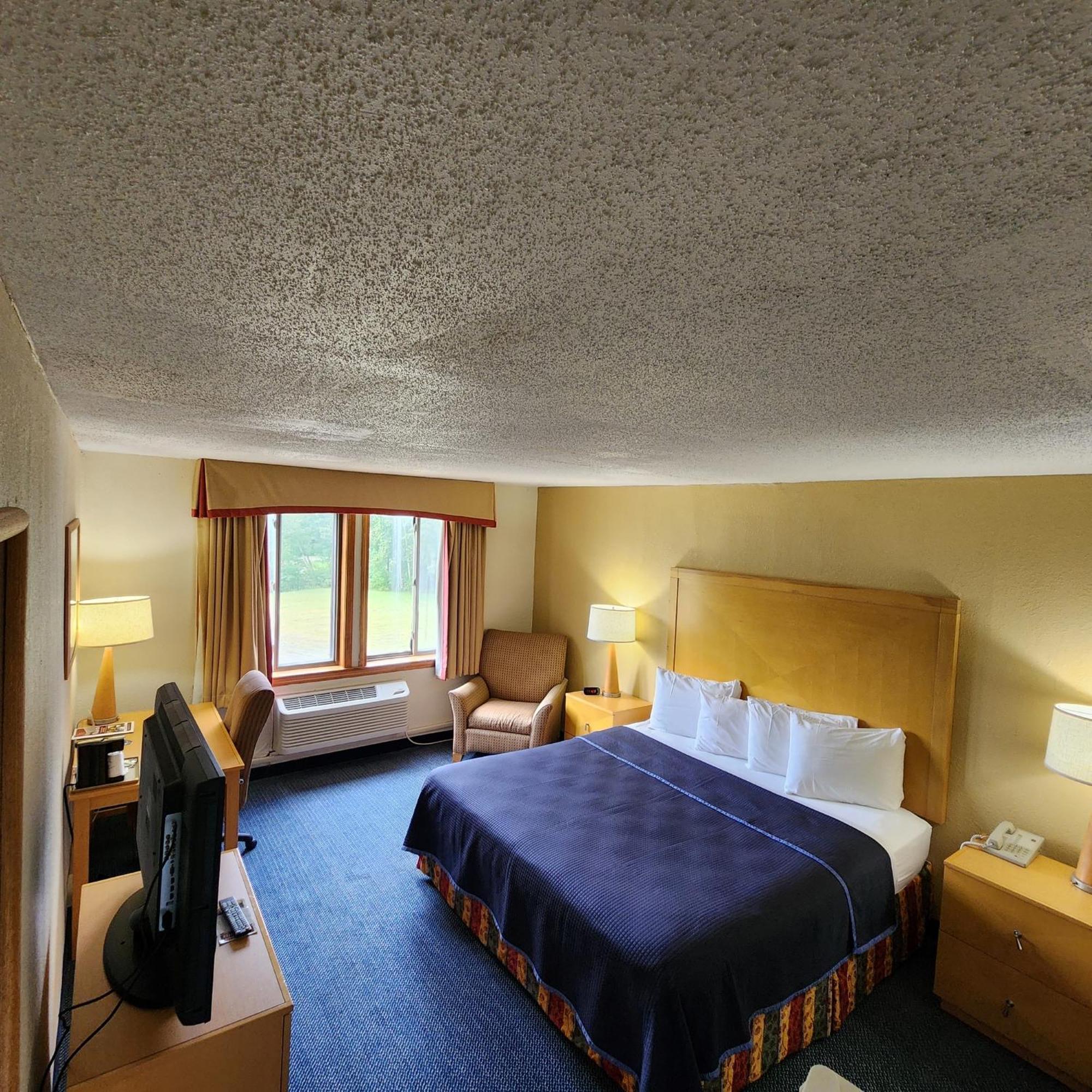 Katahdin Inn & Suites Millinocket Exterior foto