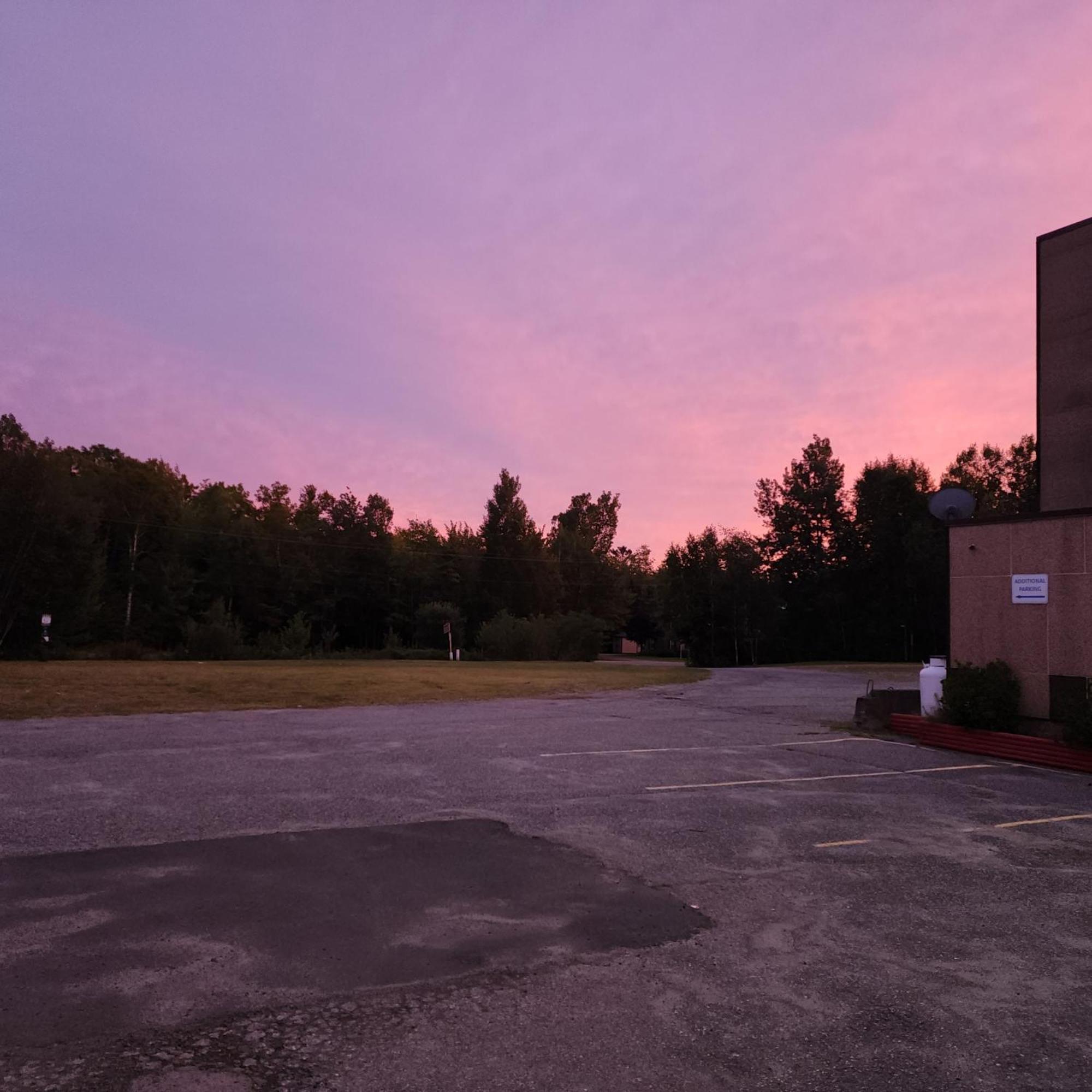 Katahdin Inn & Suites Millinocket Exterior foto