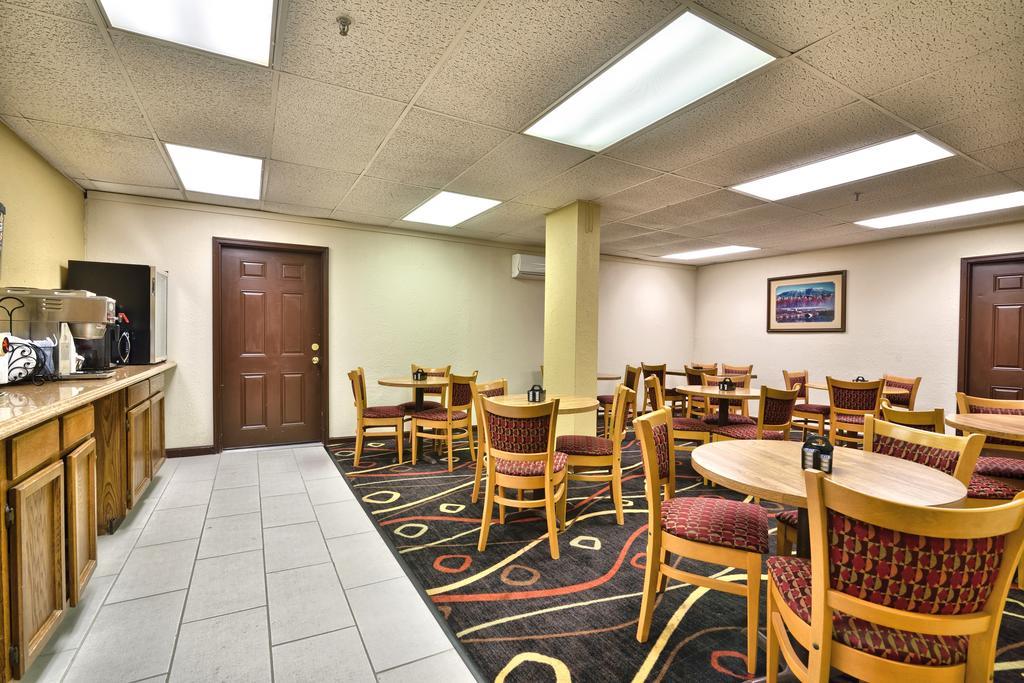 Katahdin Inn & Suites Millinocket Exterior foto