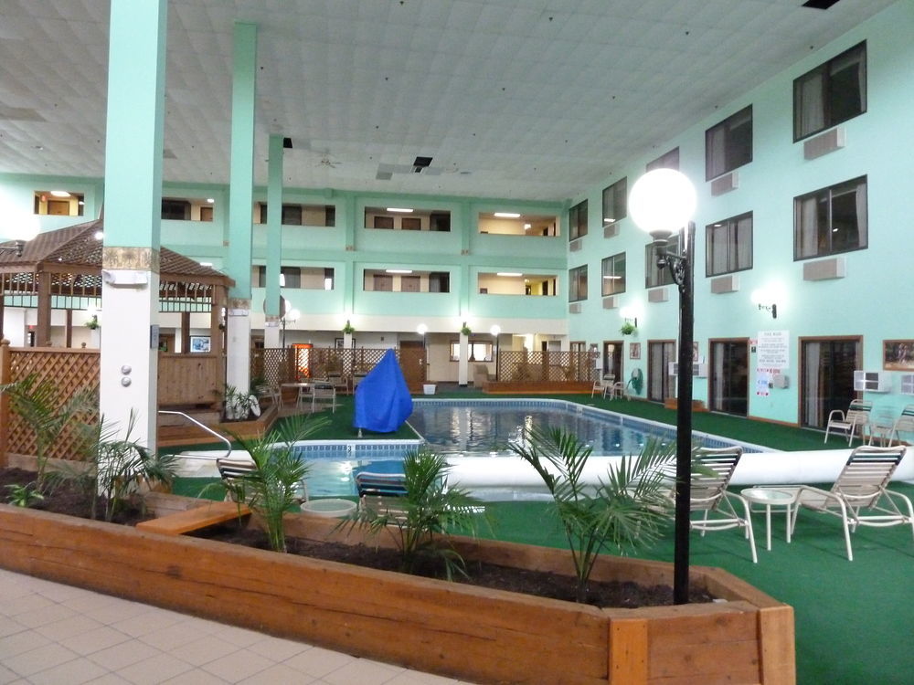 Katahdin Inn & Suites Millinocket Exterior foto