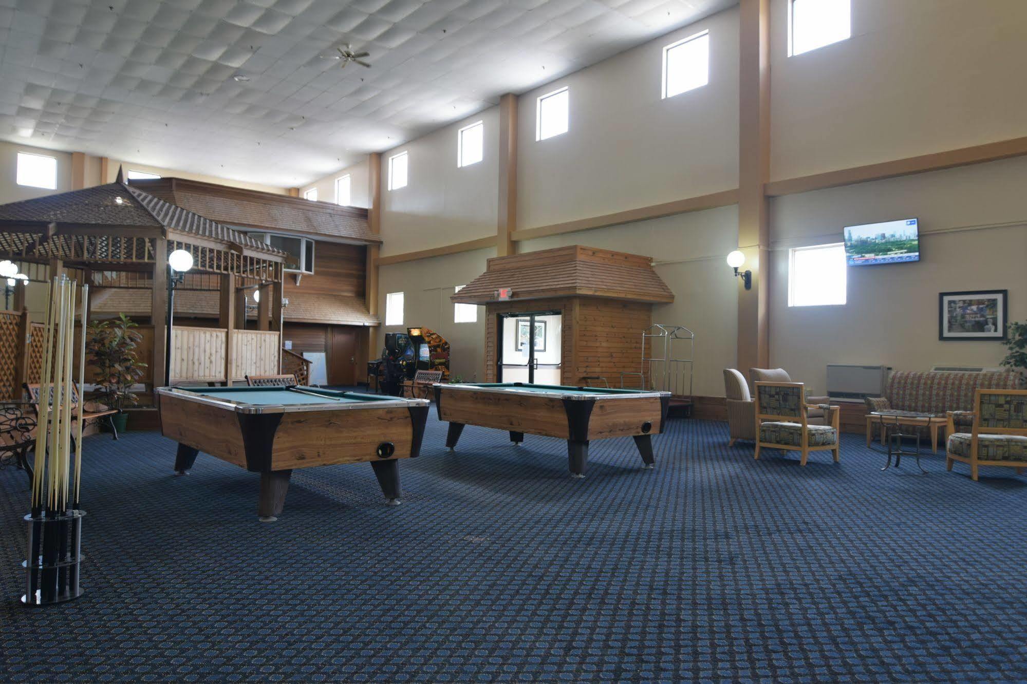 Katahdin Inn & Suites Millinocket Exterior foto